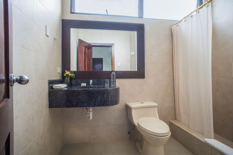 Bathroom 3, Hotel La Ría Playas, Playas