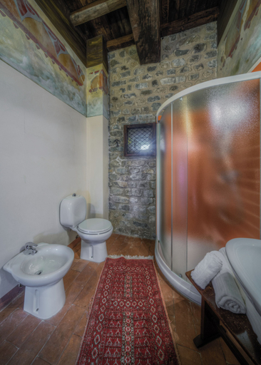 Bathroom 4, tenuta castel dell'aquila, Massa Carrara