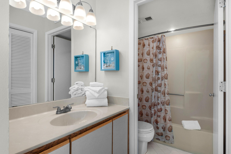 Bathroom 4, Tristan Towers Unit 8C, Escambia