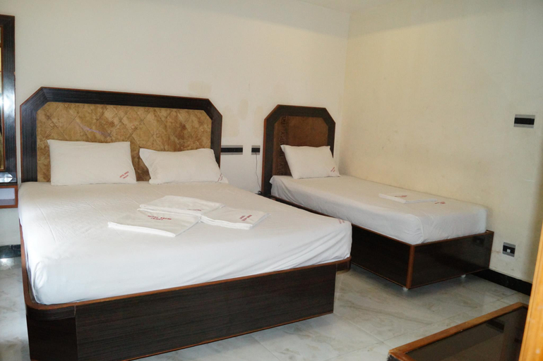 Bedroom 5, Hotel Srees, Tiruchirappalli