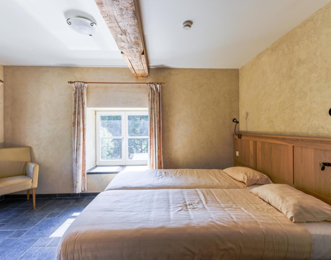 Bedroom 2, Spacious Apartment in a 16th-century Castle, Liège
