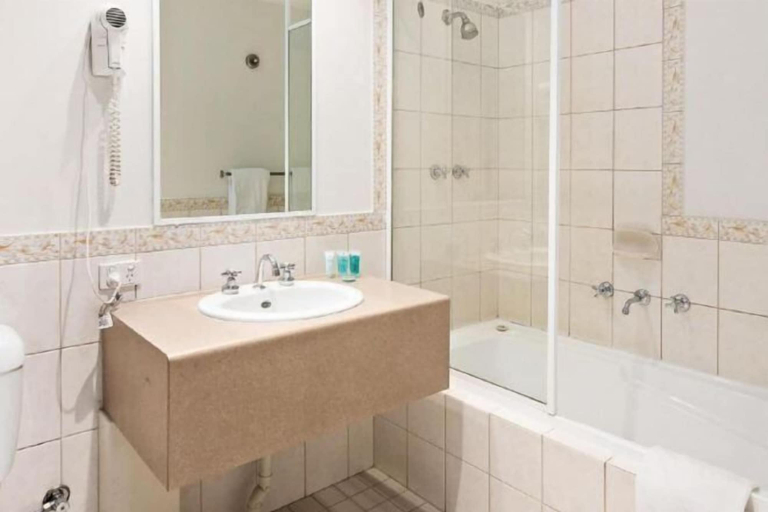 Bathroom 28