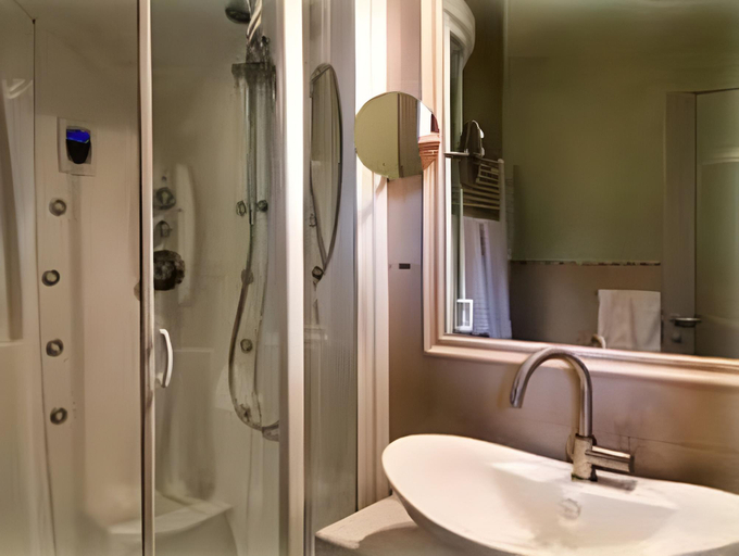 Bathroom 12