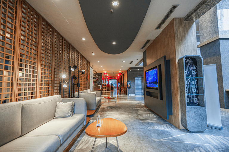 Exterior & Views 23