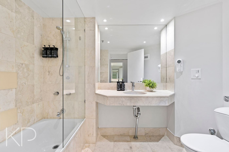 Bathroom, Hotel Apartments on 22 View Avenue, Surfers Paradise, Gold Coast
