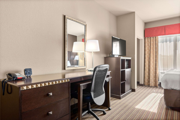 Bedroom 4, Portland Inn & Suites, Robertson