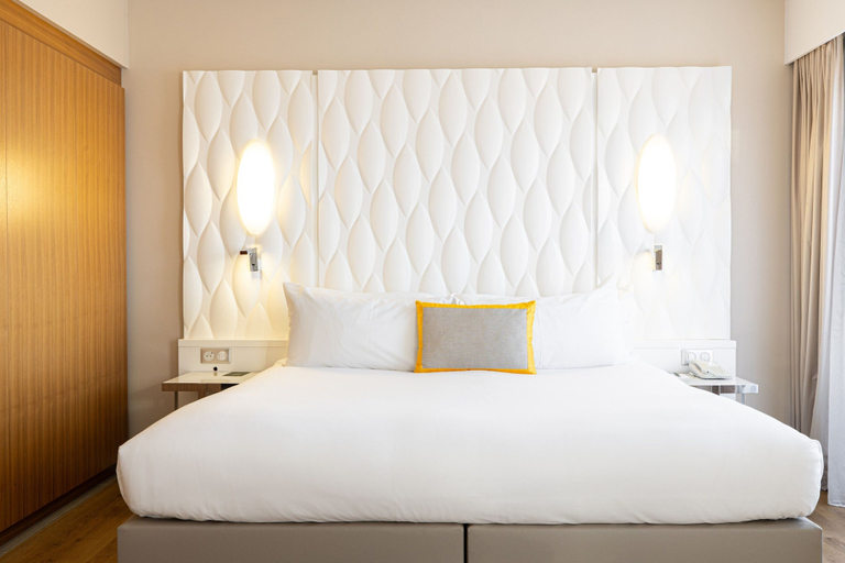 Bedroom 4, Renaissance Aix-en-Provence Hotel, Bouches-du-Rhône