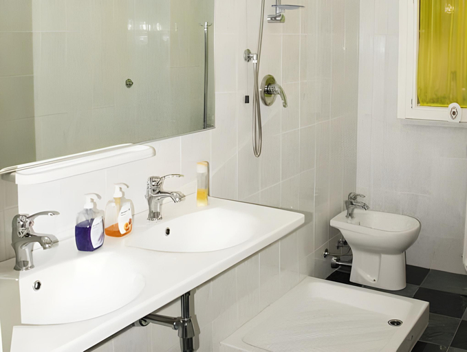 Bathroom 16
