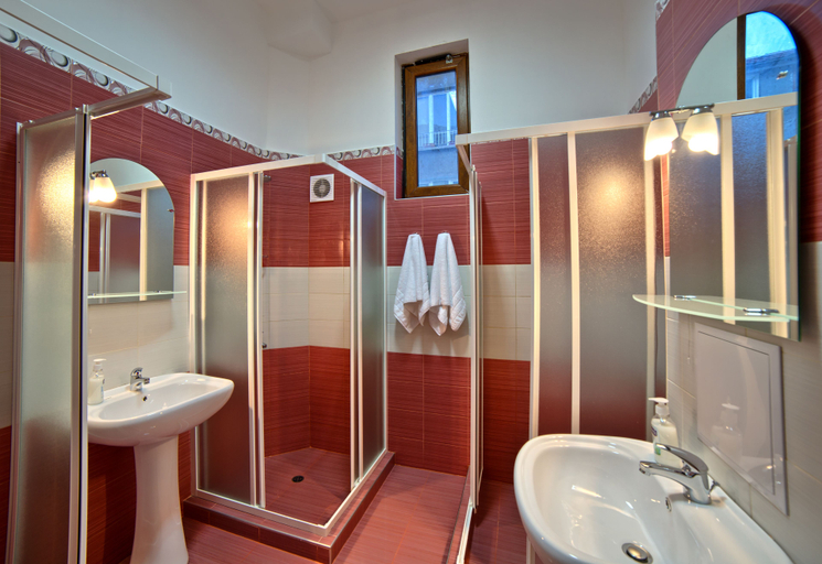 Bathroom 3, Guest House 32, Stolichna