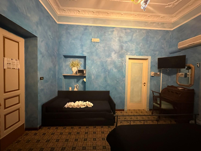 Others 3, Hotel Pimenta, Teramo