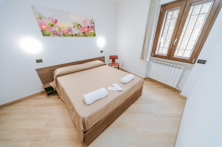 Others 4, Guest Room 144, Cosenza