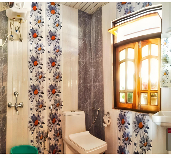 Bathroom, Peak homestay , Darjiling