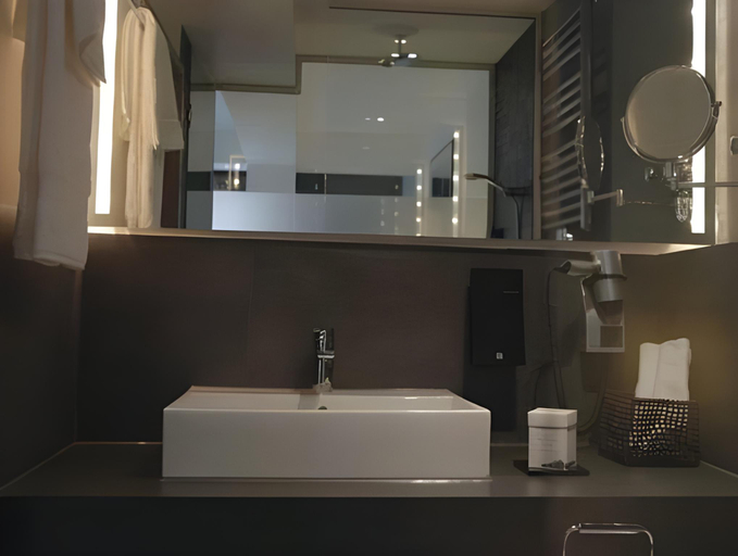 Bathroom 14