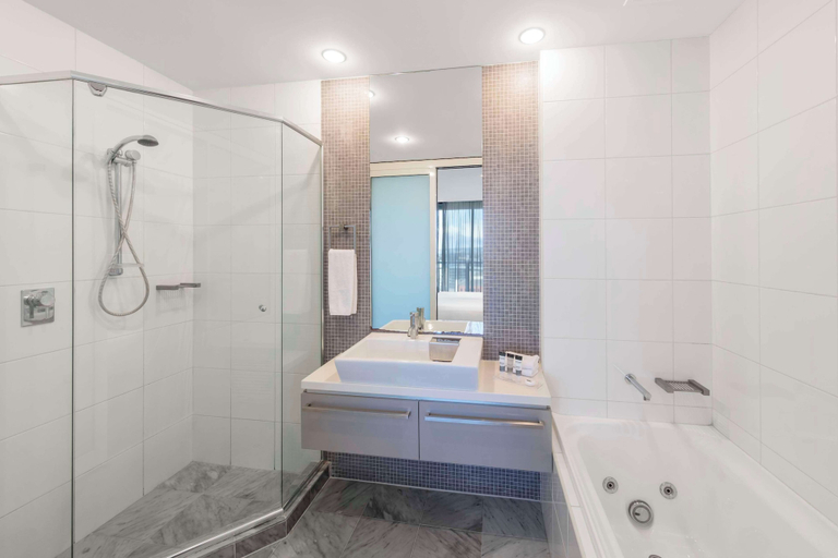 Bathroom 5, Oaks Adelaide Horizons Suites, Adelaide