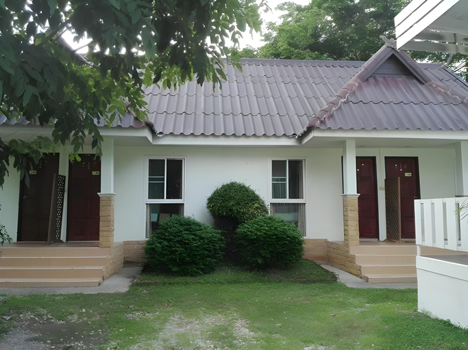 Exterior 3