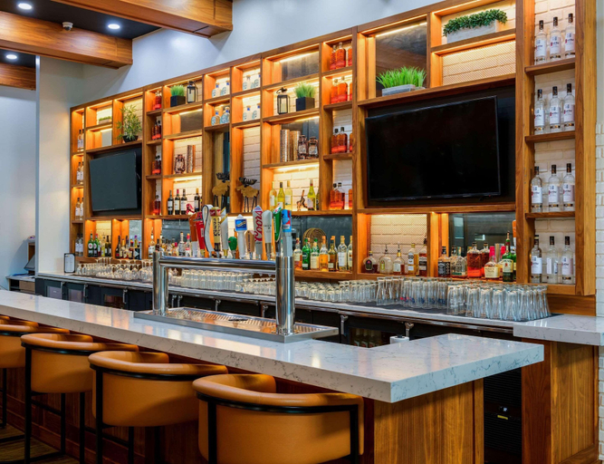 Food & Drinks 5, Radisson Hotel & Suites Fort McMurray, Division No. 16