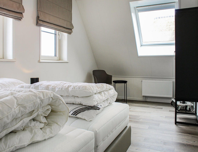 Bedroom 3, Villa with garden, in a holiday park, Skarsterlân