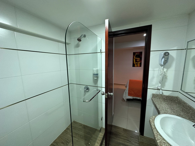 Bathroom 3, Fortune Hotel, Guayaquil
