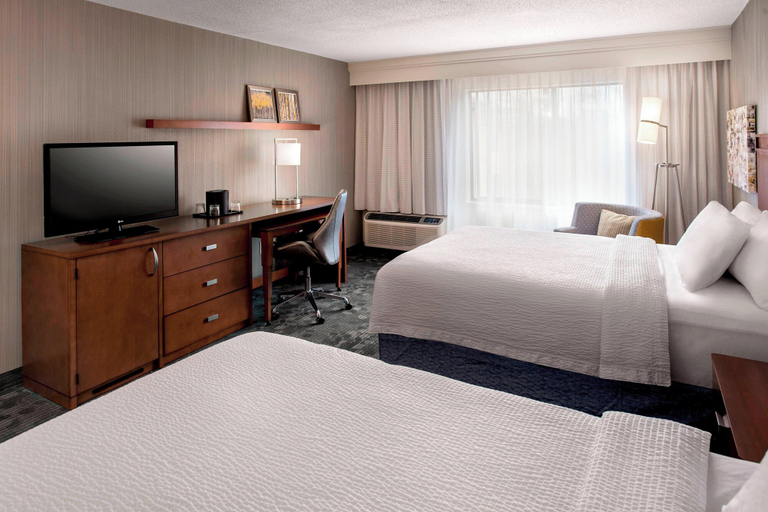 Bedroom 3, Courtyard by Marriott Parsippany, Morris