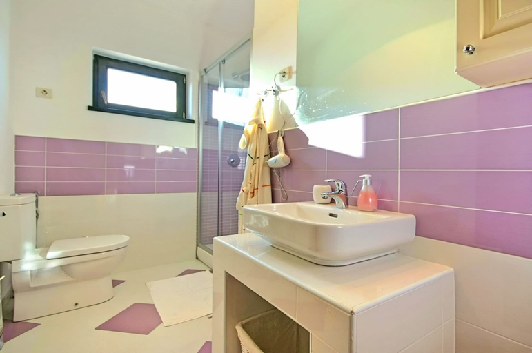 Bathroom 3, Gorgeous Villa With Private Swimming Pool and Covered Terrace, Marčana