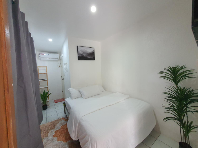 West Coast Beach House, Moalboal