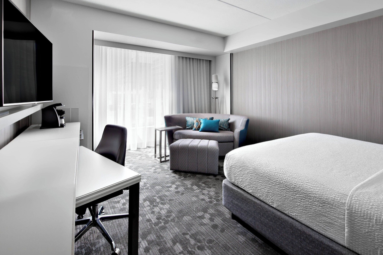 Bedroom 4, Courtyard by Marriott Knoxville Downtown, Knox