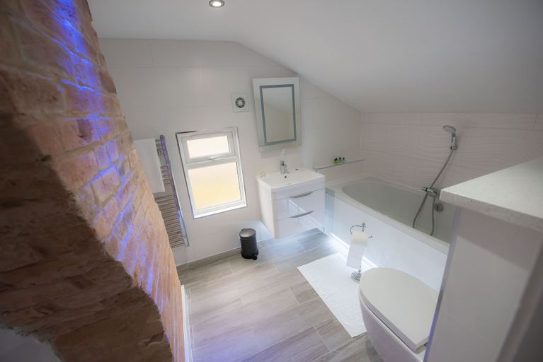 Bathroom 5, Laurel House, Wokingham