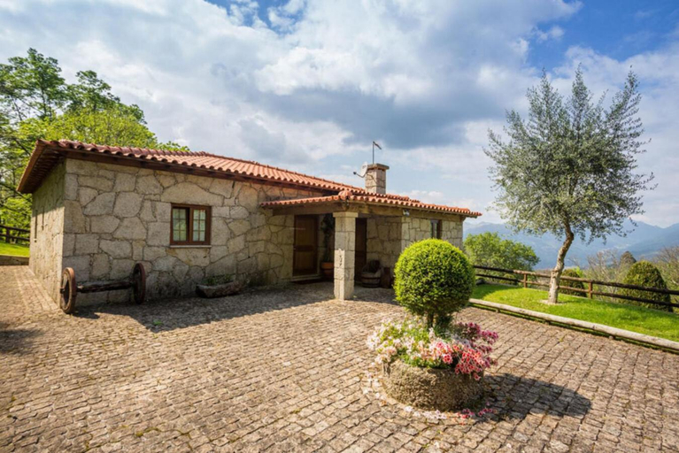 Casa de Padreiro by Geres Casas, Vieira do Minho