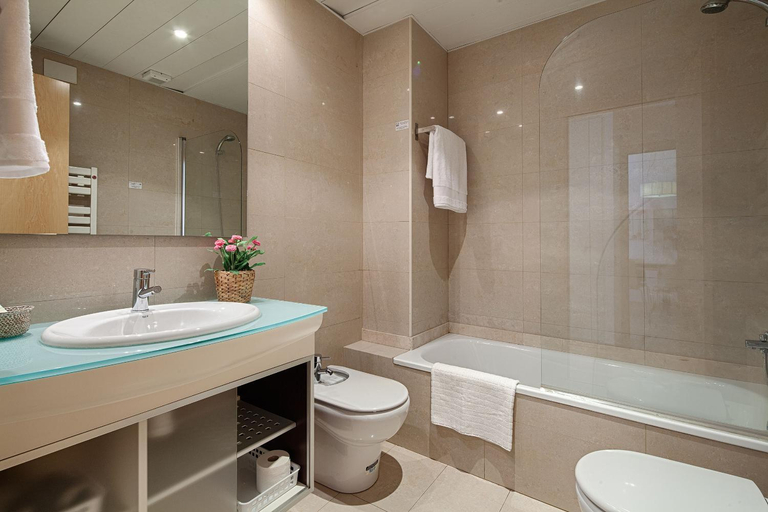 Bathroom 2, Habitat Apartments Alibei, Barcelona