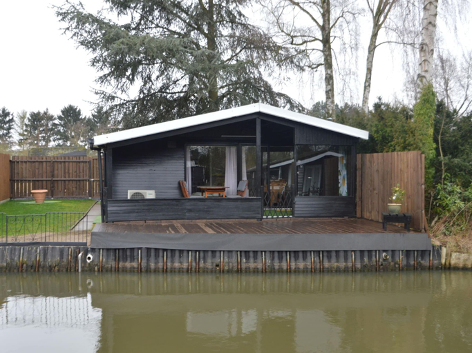 Exterior & Views 2, Modern Waterfront Chalet, Antwerpen