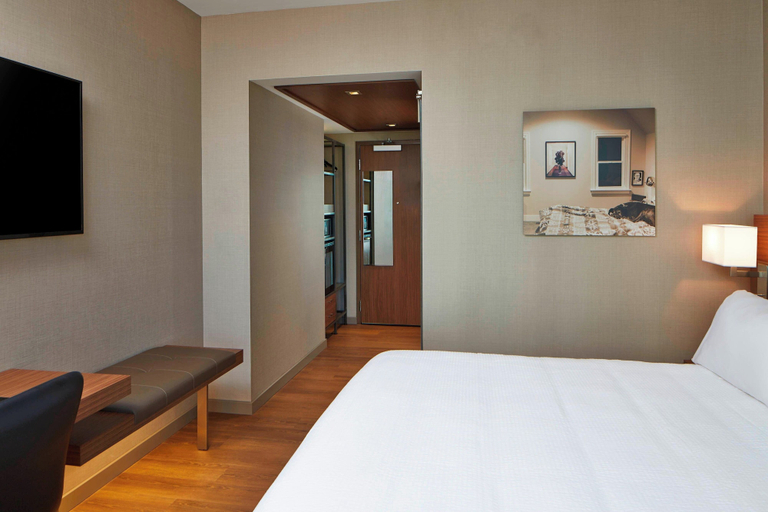 Bedroom 3, AC Hotel by Marriott Seattle Bellevue/Downtown, King