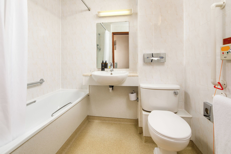 Bathroom 5, Mercure Livingston Hotel, West Lothian