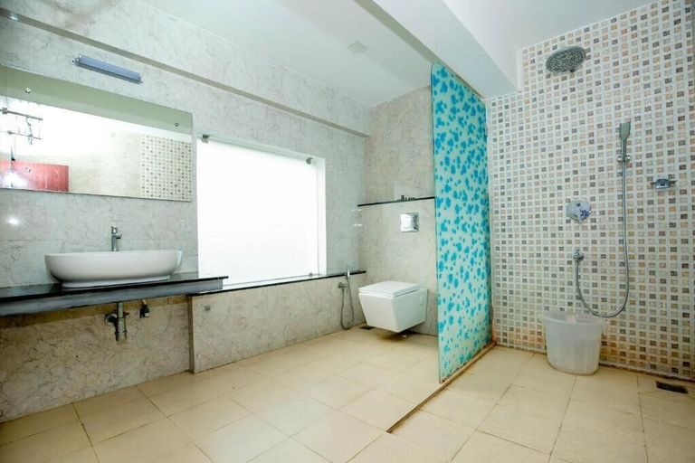 Bathroom 3, Hotel President, Madurai