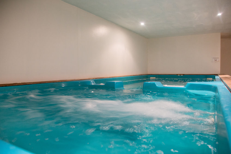 Sport & Beauty 3, The Grand Motel, Griffith
