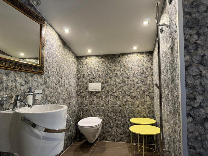 Bathroom 4