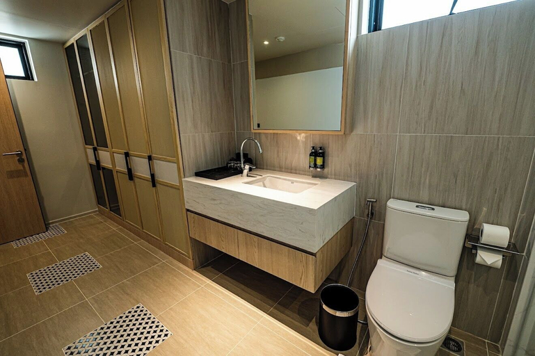 Bathroom 12