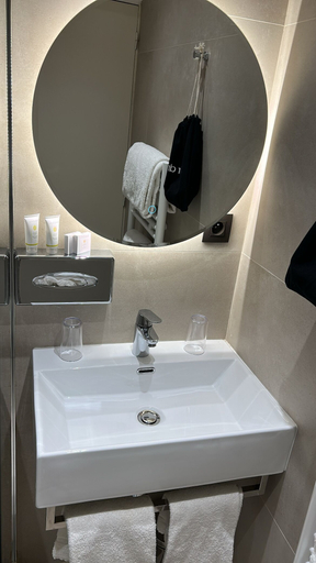 Bathroom 13