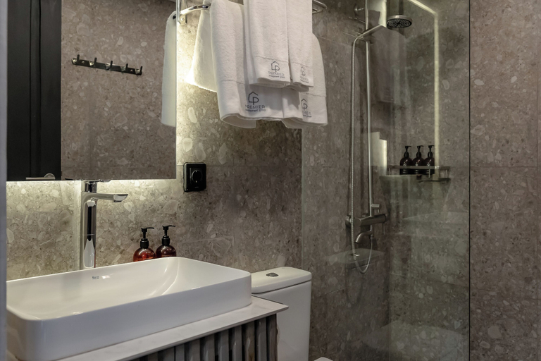 Bathroom 10