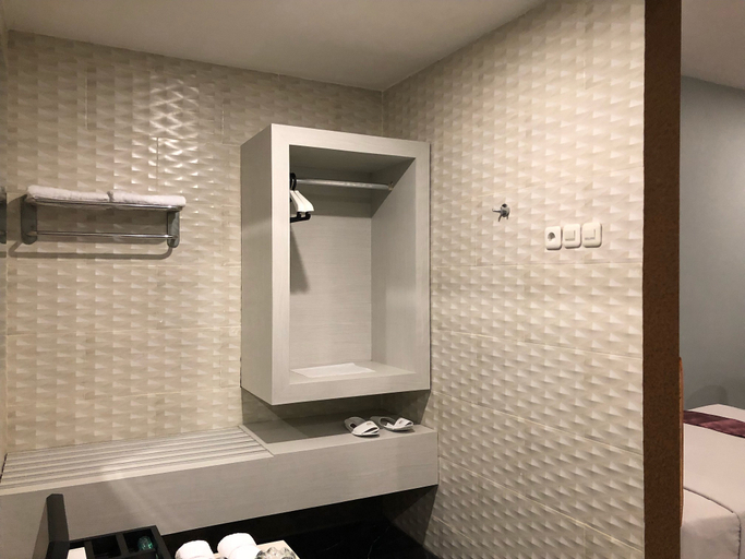 Bathroom 5, Hotel Sinar I, Surabaya