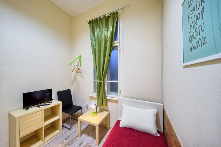 Others 4, Guest House 32, Stolichna