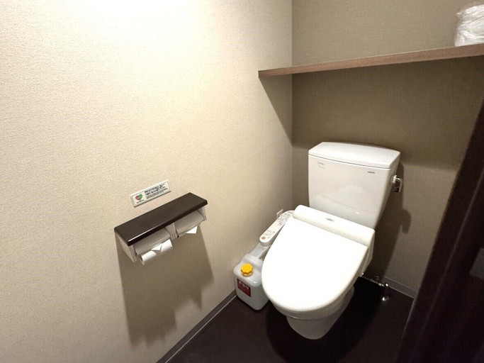 Bathroom 14