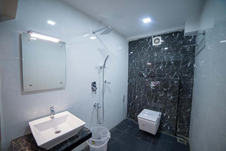 Bathroom 3, Hotel President, Madurai
