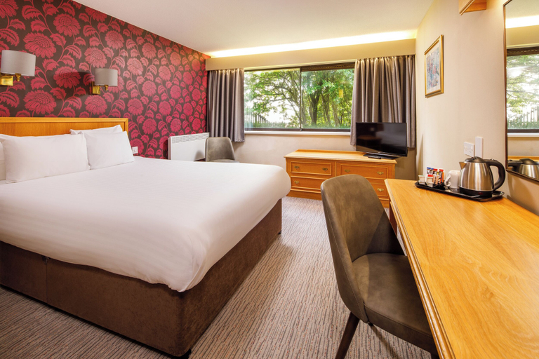 Bedroom 3, Mercure Livingston Hotel, West Lothian