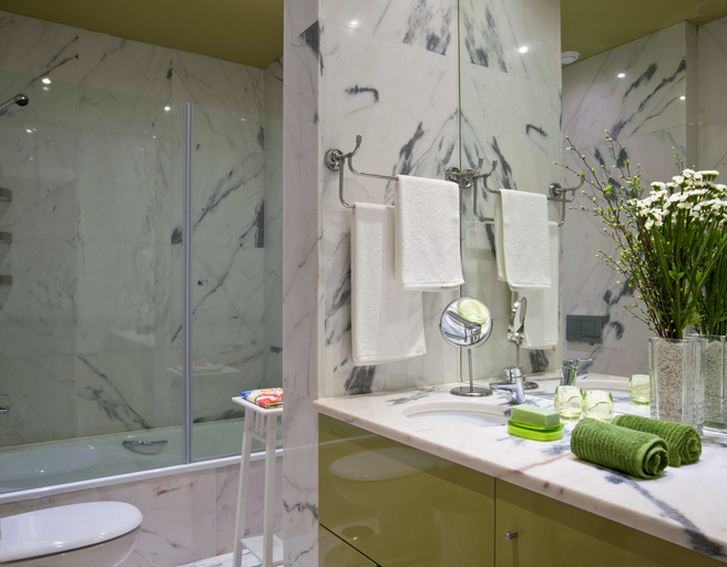Bathroom 4, Lisbon Colours Bairro Alto Apartments, Lisbon
