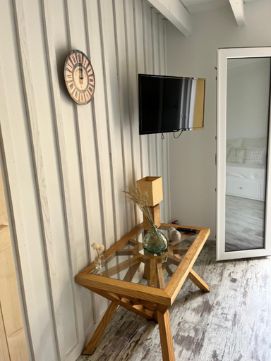 Others 4, La Cabane Lacourrege, Gers
