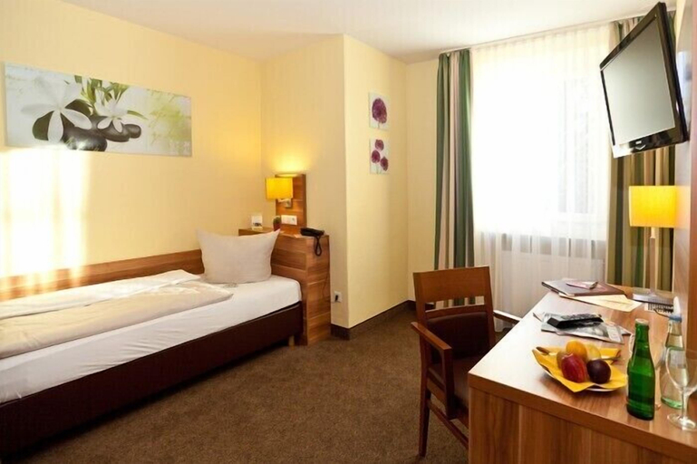 Bedroom 3, Hotel Strauss, Hof