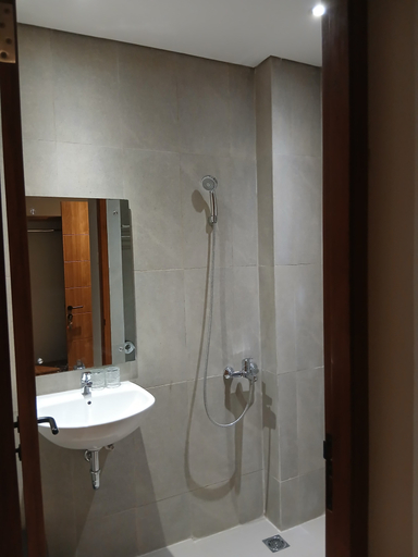 Bathroom, Casawim Guesthouse, Yogyakarta
