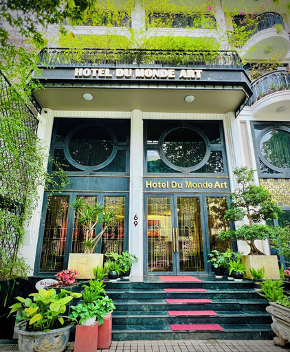 Exterior & Views