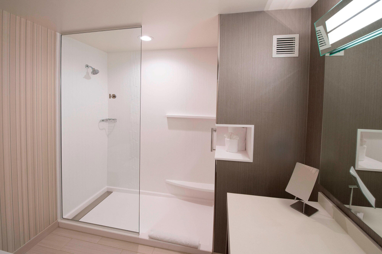 Bathroom 4, Courtyard by Marriott Atlanta Alpharetta/Avalon Area, Fulton