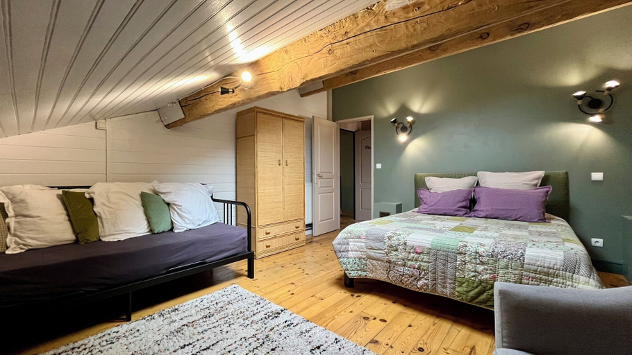Bedroom 5, Aux Belles Vacances- Adult Only, Aude